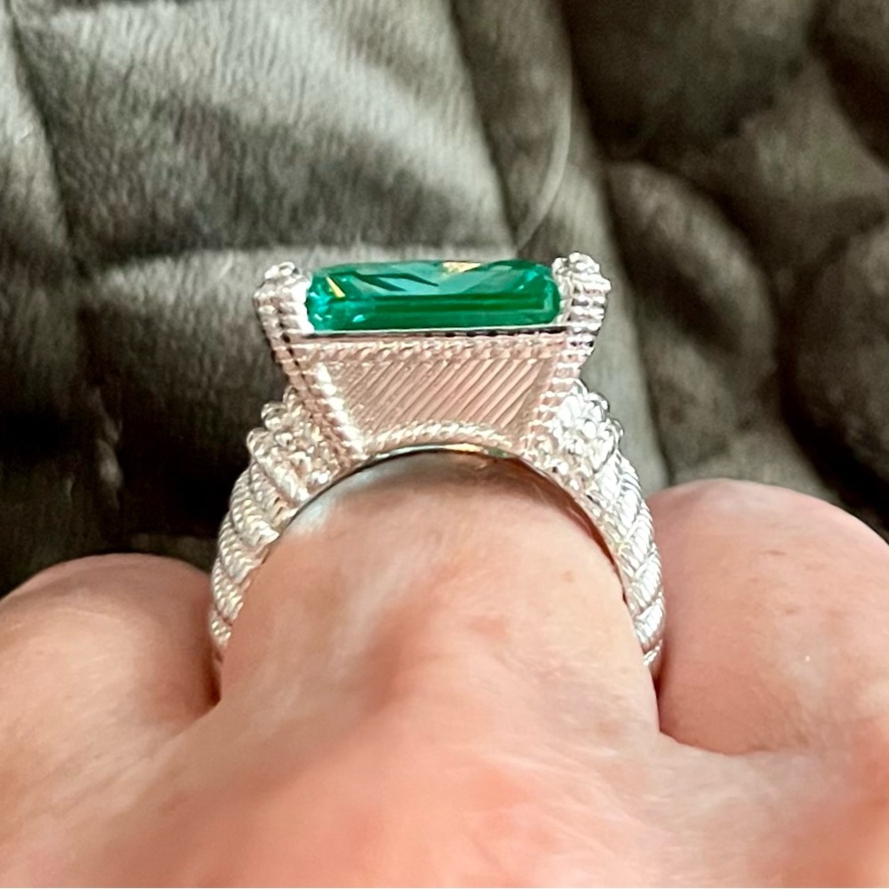Absolutely Gorgeous Judith Ripka Aqua, cz’s ring. - Picture 6 of 9